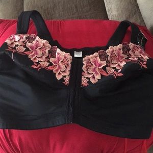 Front closure bra